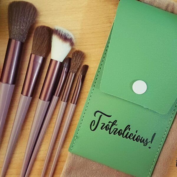 Η βασική συλλογή εργαλείων μακιγιάζ!